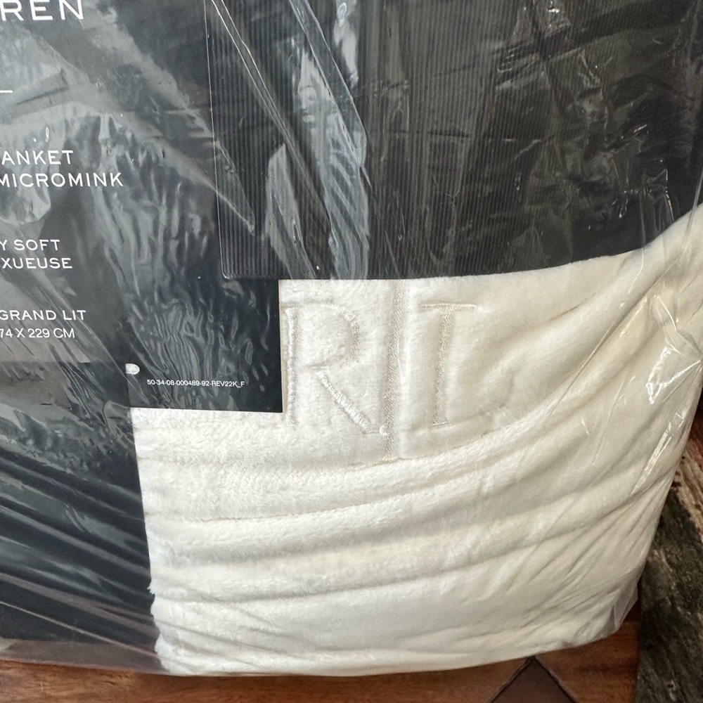 Lauren Ralph Lauren Hollywood Cream King Size Micromink Blanket - Picture 3 of 10